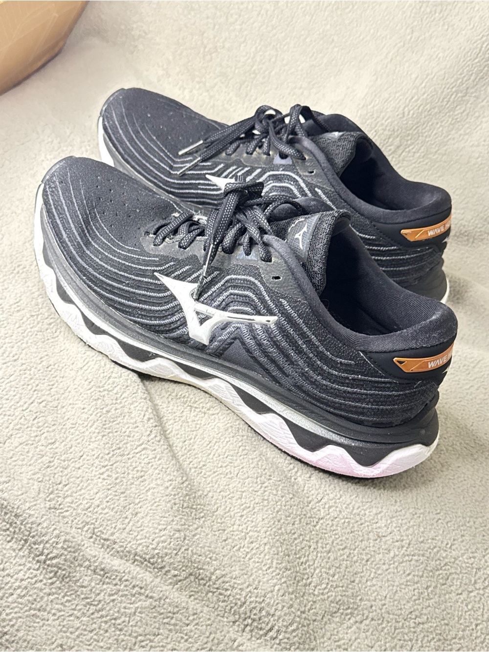 Mizuno Women's Wave Horizon 6 Running Shoes, size 8